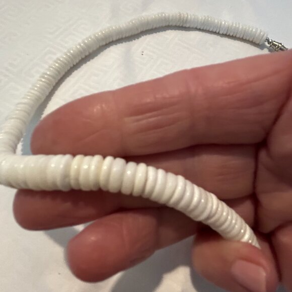 16" Vintage Hawaiian White Puka Shell Neckelace - Picture 4 of 10